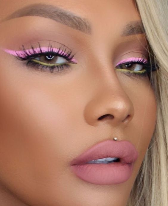 Inspiração de make com delineador rosa