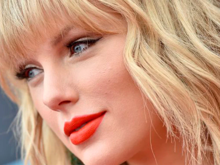 Batom da Taylor Swift: cores e opções baratinhas pra copiar a loirinha